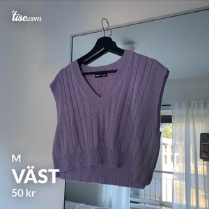 Väst - läs texten i min bio innan ni skickar massa frågor! snabba, direkta och krångelfria köp prioriteras! säljer ut massa från min garderob till ett billigt pris, pruta ej! fast fraktpris! önskar du däremot köpa flera av mina kläder kan jag skicka detta i samma paket för fraktpriset av en! 