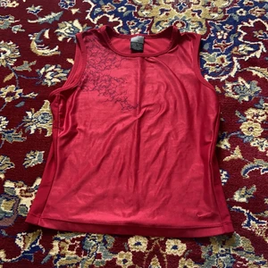 Niketröja - Snygg träningstopp från Nike i toppskick! Aldrig använd!❤️❤️ Size S, stretchig och coolt mönster upptill