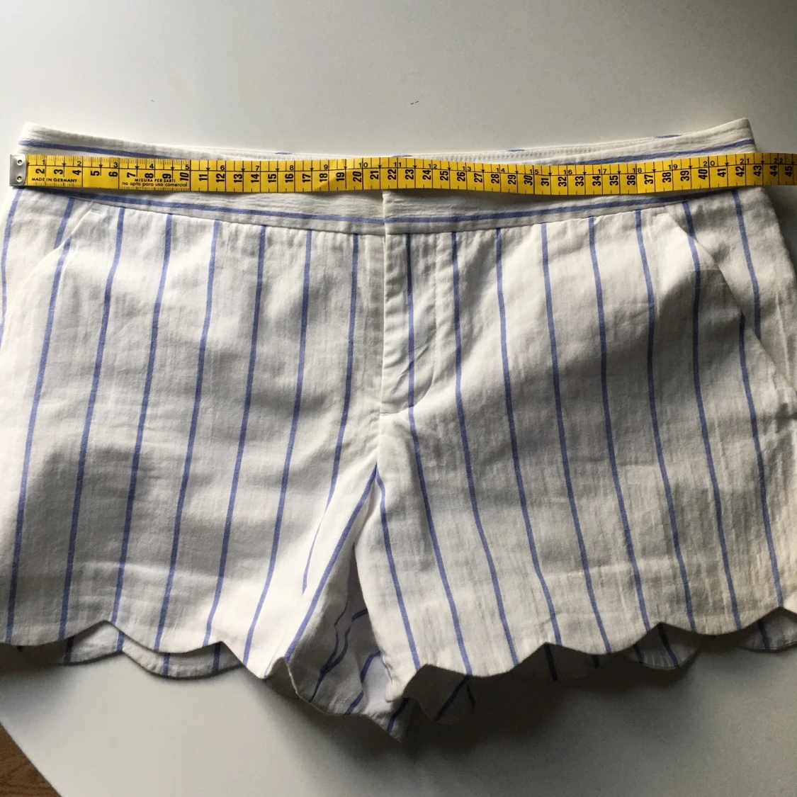 Club Monaco shorts blå vit randig S-M - 90