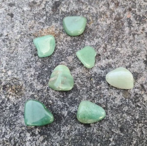 grön aventurin - Säljer grön aventurin (ca 10gr)  för 20kr st. Grön adventurin är bra för kreativitet, motivation samt nya idéer. Kan samfrakta ifall du skulle vara intresserad av mer än en vara.