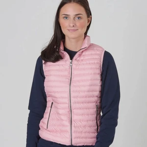 Ljusrosa väst från Colmar   - Västen är knappt använd och har inga slitningar. Den är köpt för 2000 kr. 