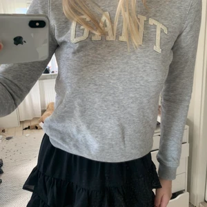 Grå gant tröja🤍 - Grå välbehållen gant tröja , köpare betalar frakt 📦🤍