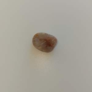 En liten o söt kristal troligen Carnelian, äkta, kostar 30kr+frakt