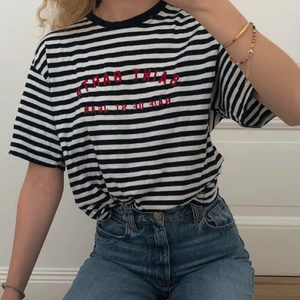 Brandy Melville tshirt  - Brandy Melville tshirt i bra skick! Strl s 