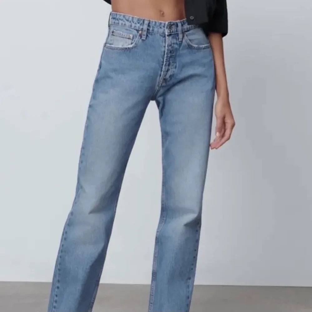 Populär slutsålda jeans från Zara. Jeans & Byxor.