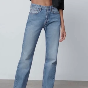Mid Rise jeans från Zara - Populär slutsålda jeans från Zara