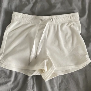 Mjukisshorts - Från gina💞💛⚡️Börja buda vid 75kr