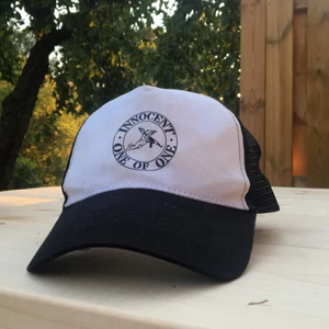 One Of One keps - En snygg keps i hyfsat skick, lite smått smutsig men klarar nog av en runda i tvättmaskinen. 🤩