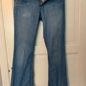 Lågmidjade jeans - Älskar den här men de är för små för mig😫 flare jeans och skönt material💗