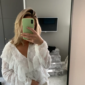Blus  - En blus från Nelly som jag endast fått användning av vid ett tillfälle.⚡️ Frakt tillkommer🧚🏽‍♀️🧚🏽‍♀️🧚🏽‍♀️