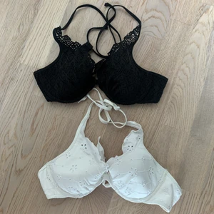 Två bikini toppar  - Två bikini toppar i samma modell, en vit och en svart! Båda har bygel och fina detaljer. 