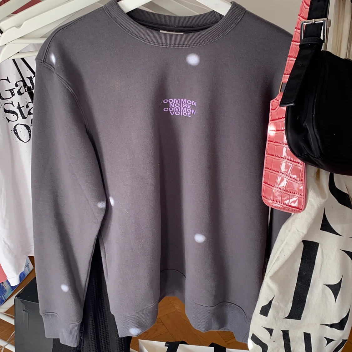 Grå, lila sweatshirt