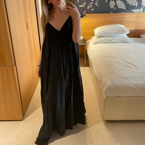 maxiklänning från Zara - Jättefin långklänning från zara, slutsåld i butik.