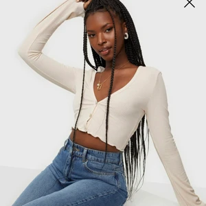 Frill edge cardigan Nelly  - Begie top från Nelly strl M ❗️aldrig använd❗️