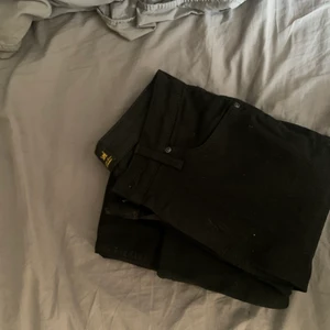 Lee jeans - Helt nya lee jeans som aldrig är andvänds, säljer pågrund av att det inte är min still längre, (skinny jeans) passar mig som brukar ha xs/s och är 169 lång
