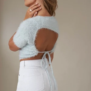 Topp NA-KD  - En helt oanvänd topp från Hanna Schönbergs kollektion från Nakd i babyblå. Så fin på men inte fått användning för den.