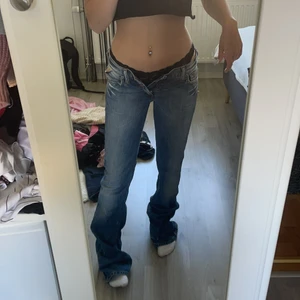 Säljs pgd av att dom är för små  - 25 midja och 34 längd, de är märket replay 