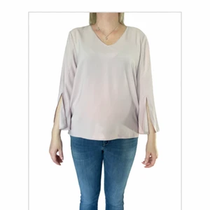 Top Saint Tropez - Ljusrosa top från Sain Tropez. Använd en gång. Stl 44. Skriv till mig om du är intresserad, pris kan diskuteras. Köparen står för frakten.