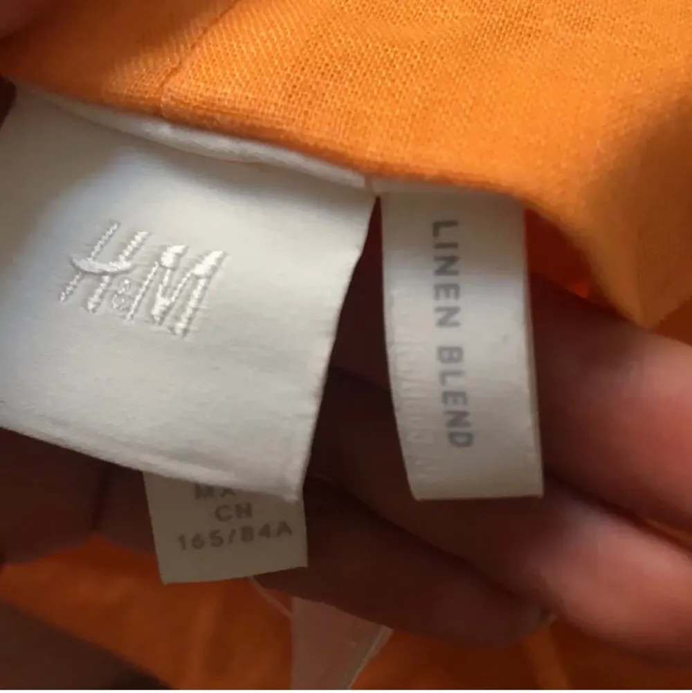 INTRESSEKOLL! Superfin orange klänning i linne HÖGSTA BUD 300kr. Klänningar.