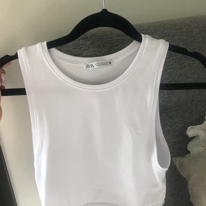 Zara linne XS/S - Populära zara linnet! Endast använd en gång så i nyskick. Kom privat för fler bilder! Ni står för frakten 