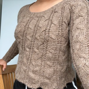 Tjocktröja  - Säljer denna tjocktröja då den inte används! Vid intresse kan jag skicka fler bilder🤎 Köparen står för frakten!