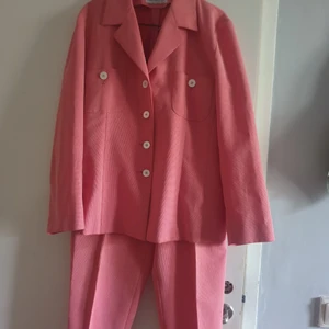 Burberry kavaj och byxa -  kavaj och byxor, heller bara användt en gång.