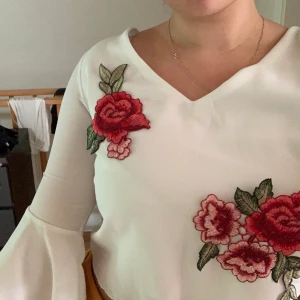 Blus - Säljer min fina blus som jag har använt Max 2 gånger. Pris går att diskutera 