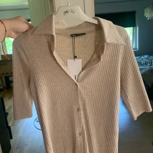 Zara tröja - Säljer min fina tröja som jag aldrig har använt. Pris går att diskutera ❤️