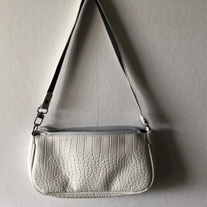 Väsk  - Vit handväska från shein som jag själv aldrig haft på mig/med mig🤩