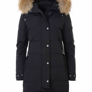 Hollies vinterjacka  - Nytt skick, storlek M, fler bilder på själva jacka skickas gärna, PRISET KAN DISKUTERAS 