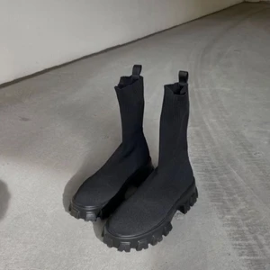 Boots BIANCA - SÄLJER NU MINA BOOTS från NELLYxBIANCA. Använda Max 5 gånger! Säljer då de ej är min stil!