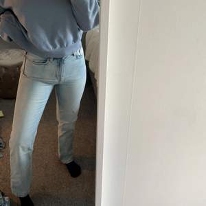 Såååå snygga Weekday jeans i modellen voyage. Köpta för 500kr. Säljer då dom ej kommer till användning. Använda 1 gång