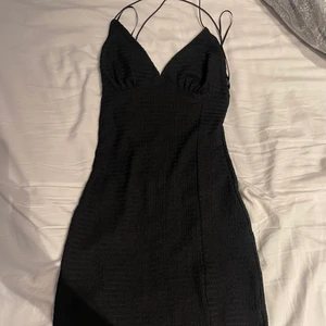 The little black  - Söt klänning med slits 