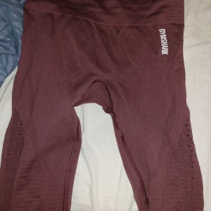 Energy Seamless - Väl använda så liten sliten logga, övrigt fint skick.