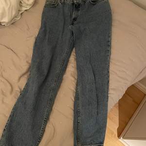 Säljer mina Levis jeans, passar mig som är vanligt vis 38 och är lite större på mig 😊