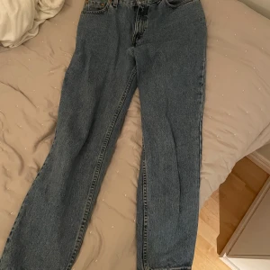 Levis jeans - Säljer mina Levis jeans, passar mig som är vanligt vis 38 och är lite större på mig 😊
