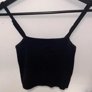 Ribbat linne - Svart ribbat linne