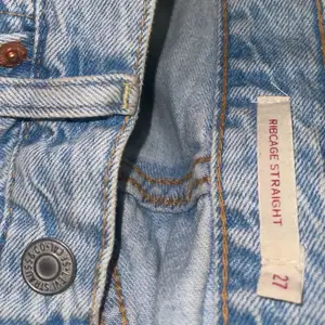 Levis jeans använda tre gånger köptes i augusti. 