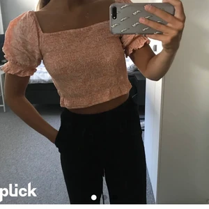 Topp  - Jättegullig topp från hm, säljer för att rensa ut sommar garderoben 