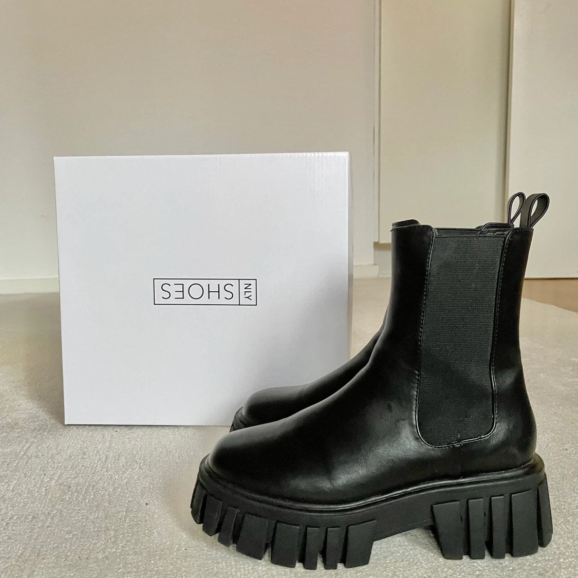 Nästan oanvända Chelsea Boots från NELLY - 90