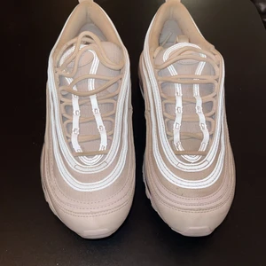  Nike Air Max 97 Vit  -  Nike Air Max 97 OG Junior stl 38,5.  Skorna har används två gånger de är helt nya . Har köpt dem från JD sports 