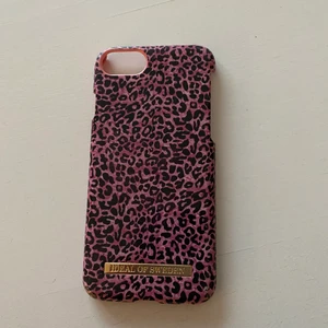 IDEAL OF SWEDEN SKAL  - Ett skal kostar10/kr båda kostar 20/kr. Passar iPhone 7/8 