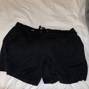 Amisu 42  - Aldrig använda, storlek 42 men skulle mer säga 40