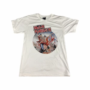 IRON MADIEN TEE - Supersnygg, helt ny!