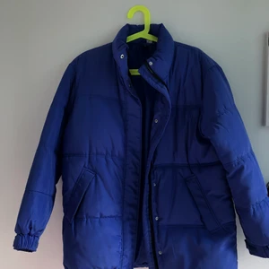 Puffer jacka - Andvänd fåtal gånger 🥰 mysig och håller en varm 🤩