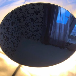 Rund spegel - Liten rund spegel med lyse bakom. 50 kr pluss frakt. 