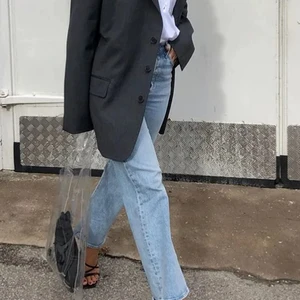 Levi’s  - Säljer mina älskade Levi’s ribcage straight ankle eftersom dom har blivit för små. Sparsamt använda! Storlek W27 L27. 