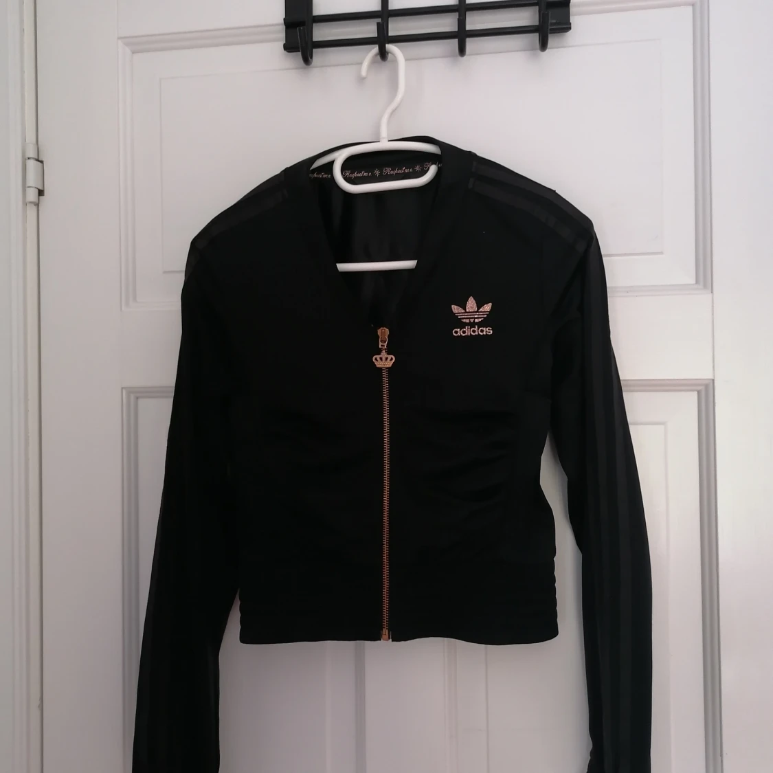 Adidas kofta, kort i midjan 