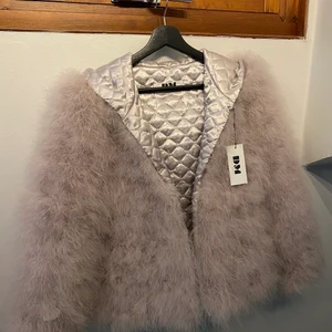 Pälsjacka DM retro - Oanvänd, men super fin och skön, orginalpris: 1499kr