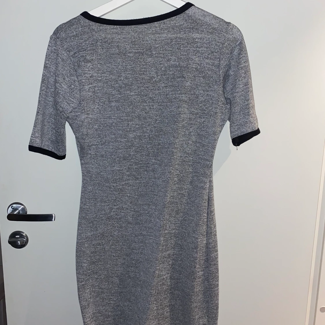 Grå T-shirt-klänning  - 90